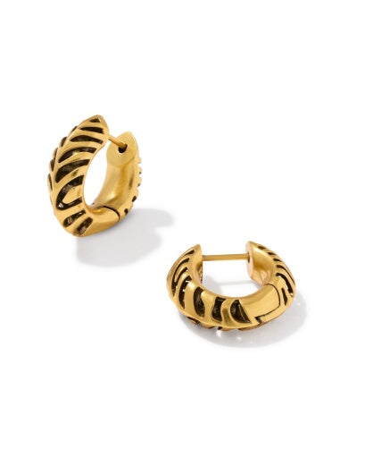 TIGER STRIPED MIKKI HUGGIE EARRINGS - VINTAGE GOLD